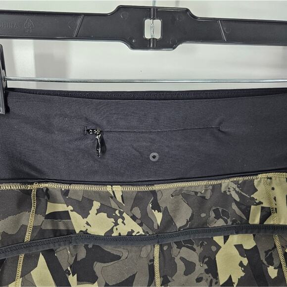 Lululemon Pop Cut Fatigue Green Black H20 Speed Up Shorts 10 - Picture 8 of 12